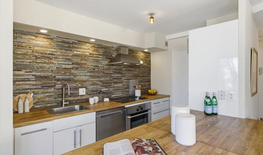 4740 CONNECTICUT Ave NW, Washington, DC 20008 - 2 Beds, 2 Bath