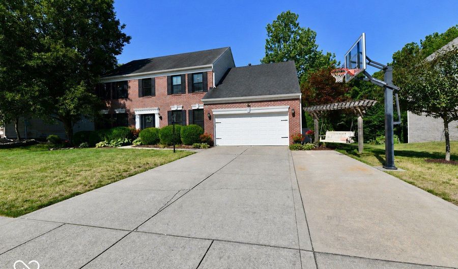 1852 Valleywood Dr, Avon, IN 46123 - 4 Beds, 4 Bath