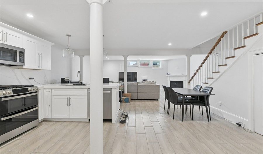 467 E 8th 1A, Boston, MA 02127 - 2 Beds, 2 Bath