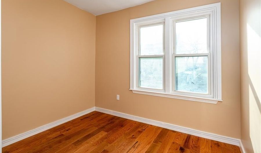 137 Deacon St, Bridgeport, CT 06607 - 3 Beds, 1 Bath