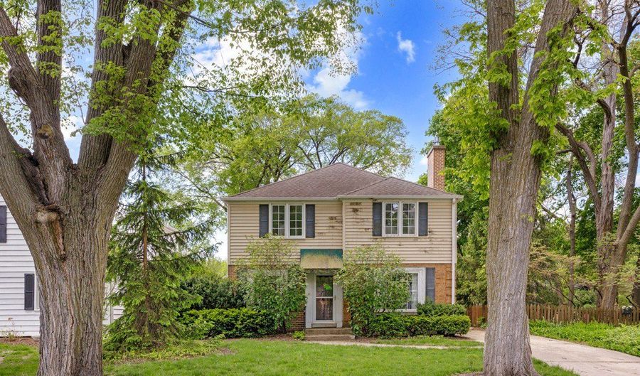 640 S Beverly Ln, Arlington Heights, IL 60005 - 4 Beds, 3 Bath