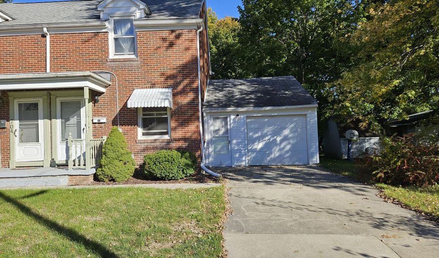 702 Leland Ct, Adrian, MI 49221 - 2 Beds, 1 Bath