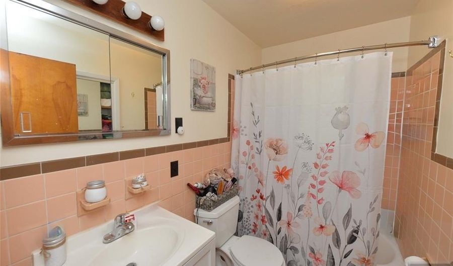 65 PARK Ave, Allendale, NJ 07401 - 4 Beds, 2 Bath