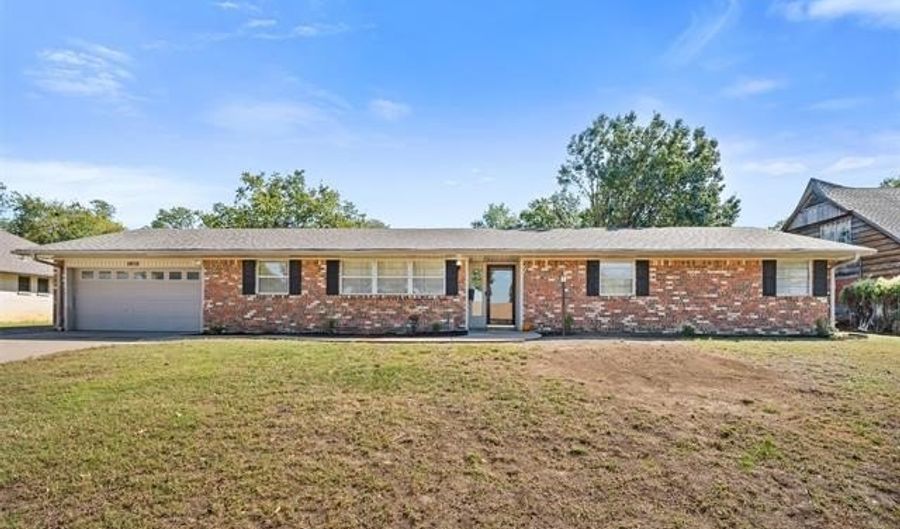 1050 Grandview Dr, Bartlesville, OK 74006 - 3 Beds, 2 Bath