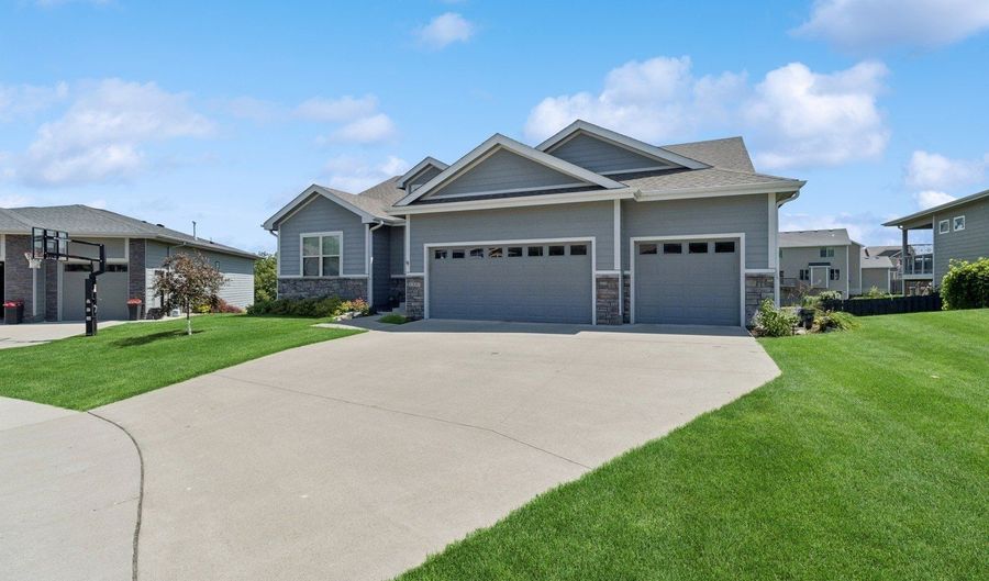 1337 S 7th St, Adel, IA 50003 - 5 Beds, 3 Bath