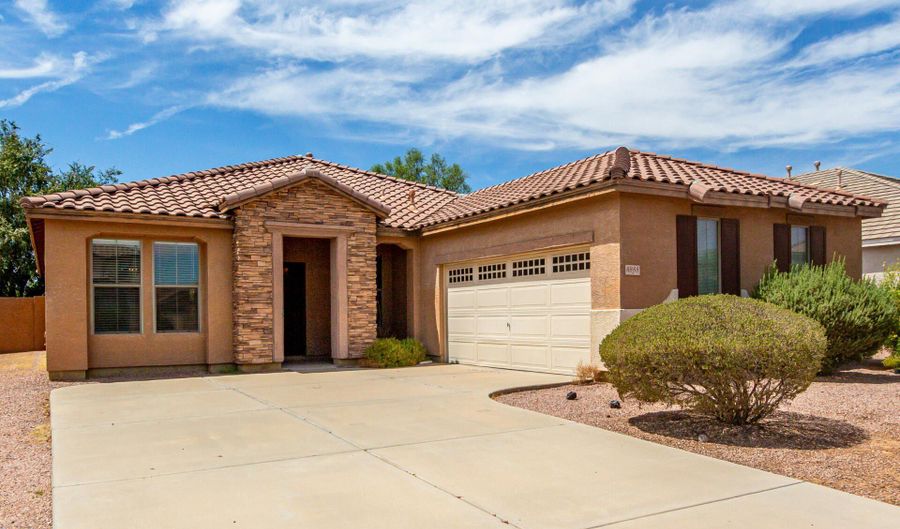 6888 S ONYX Dr, Chandler, AZ 85249 - 4 Beds, 2 Bath