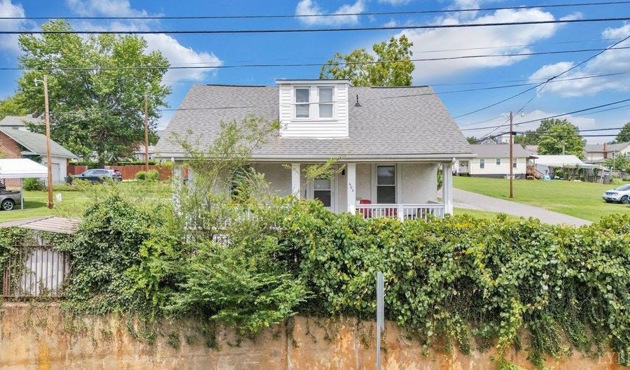 404 9th St, Altavista, VA 24517 - 3 Beds, 1 Bath