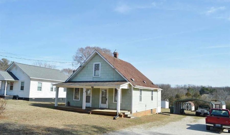 1432 Church St, Appomattox, VA 24522 - 3 Beds, 1 Bath