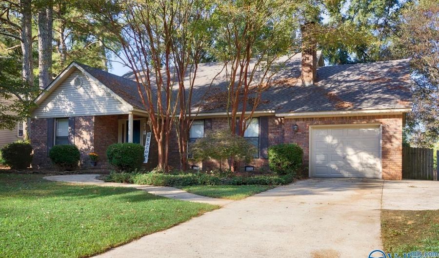 404 Cloverleaf Dr, Athens, AL 35611 - 3 Beds, 2 Bath