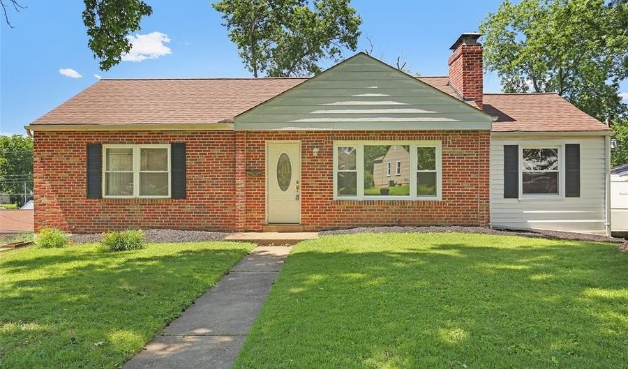 7025 Greenholly Dr, Affton, MO 63123 - 3 Beds, 2 Bath