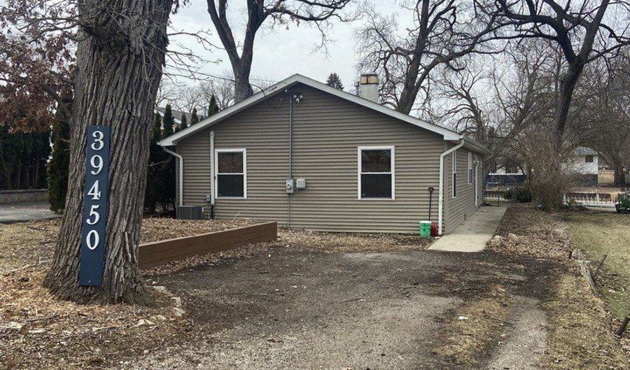 39450 N Circle Ave, Antioch, IL 60002 - 3 Beds, 1 Bath