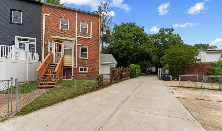 1333 VARNUM St NE, Washington, DC 20017 - 3 Beds, 3 Bath