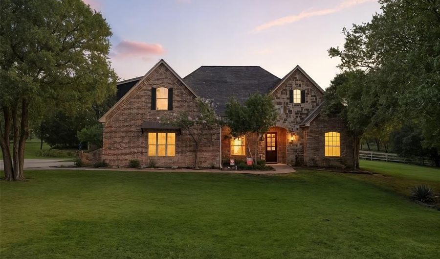 1417 Saratoga Ln, Aledo, TX 76008 - 4 Beds, 3 Bath