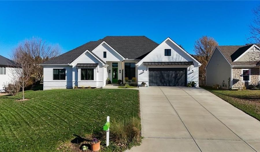 1210 Signal Lake Ct, Baldwin City, KS 66006 - 3 Beds, 3 Bath