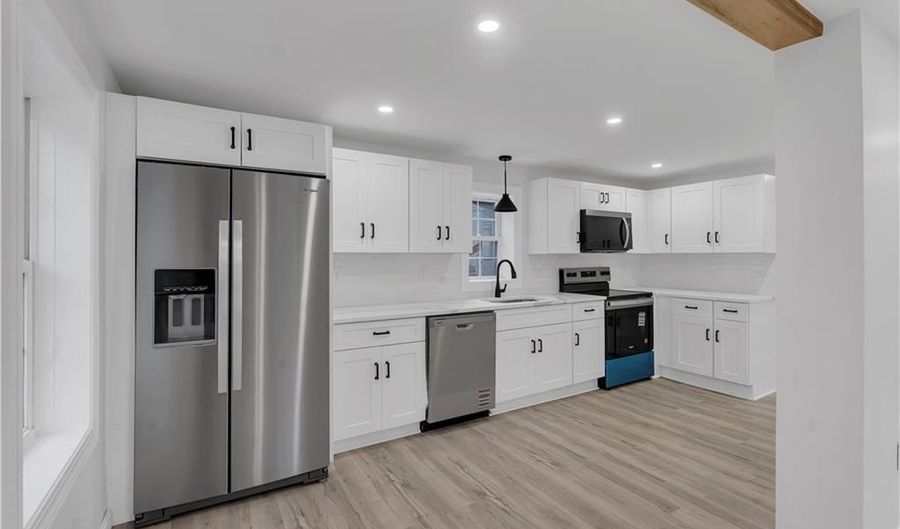 78 School St, North Smithfield, RI 02876 - 3 Beds, 2 Bath