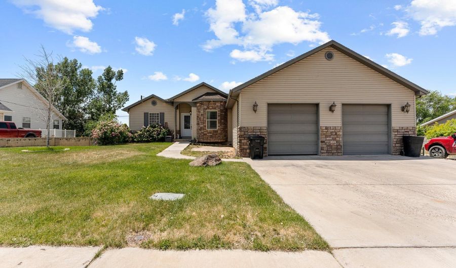 1118 S Interstate Dr, Cedar City, UT 84720 - 5 Beds, 3 Bath