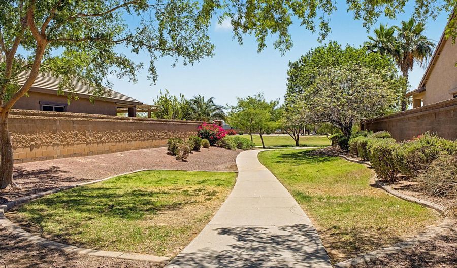 2904 N SUMMER Ln, Casa Grande, AZ 85122 - 3 Beds, 2 Bath