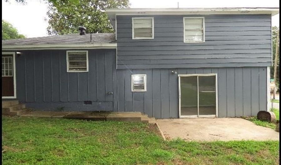 607 S Market St, Benton, AR 72019 - 3 Beds, 2 Bath