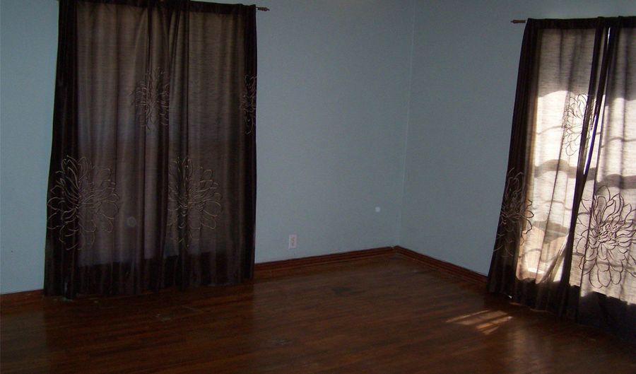 802 N Powell Pkwy, Anna, TX 75409 - 5 Beds, 2 Bath