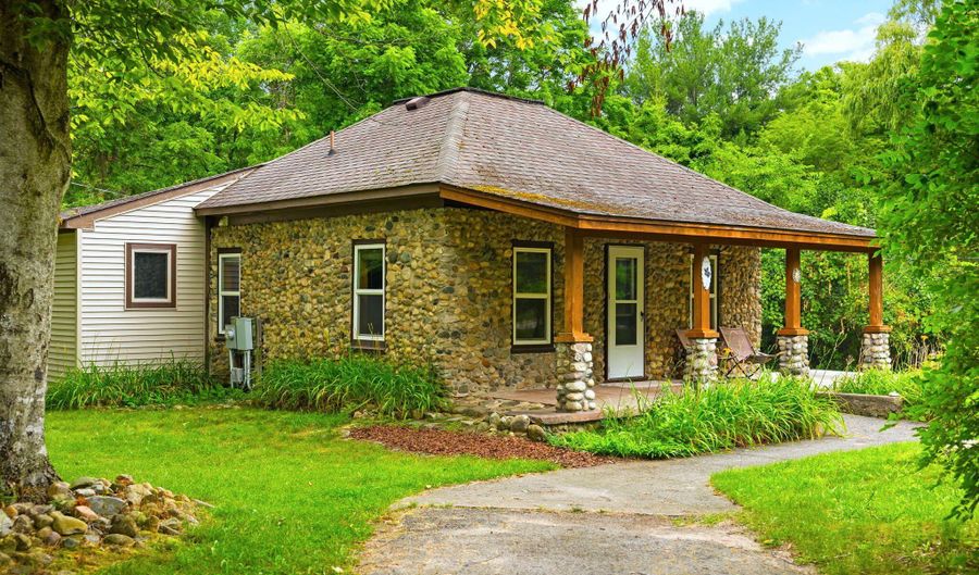 10150 SE East Torch Lake Dr, Alden, MI 49612 - 2 Beds, 1 Bath