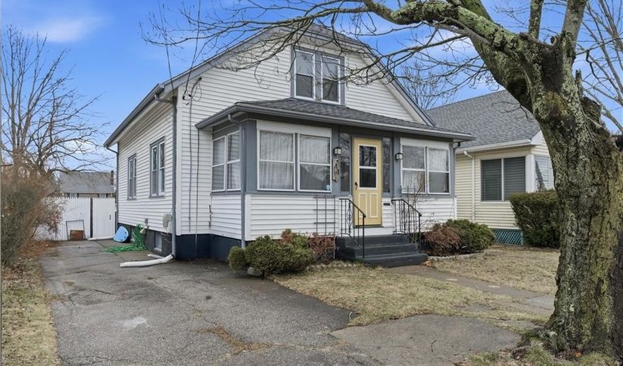 44 Holburn Ave, Cranston, RI 02910 - 3 Beds, 1 Bath