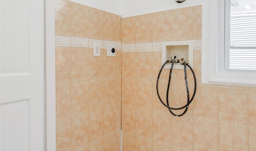 147 AVENUE E 3, Bayonne, NJ 07002 - 3 Beds, 1 Bath