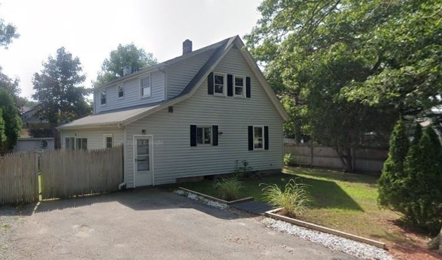 3 Chippewa Dr, Wareham, MA 02532 - 4 Beds, 2 Bath