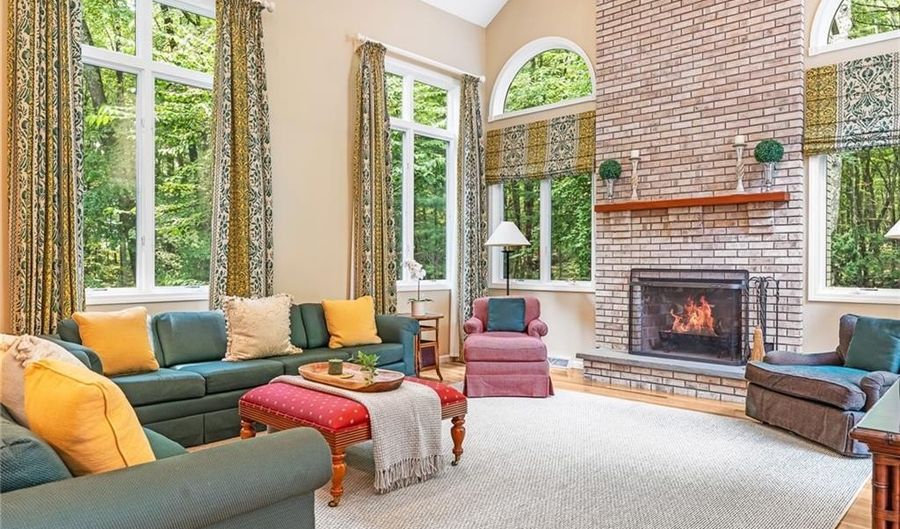 60 Pheasant Dr, East Greenwich, RI 02818 - 4 Beds, 5 Bath