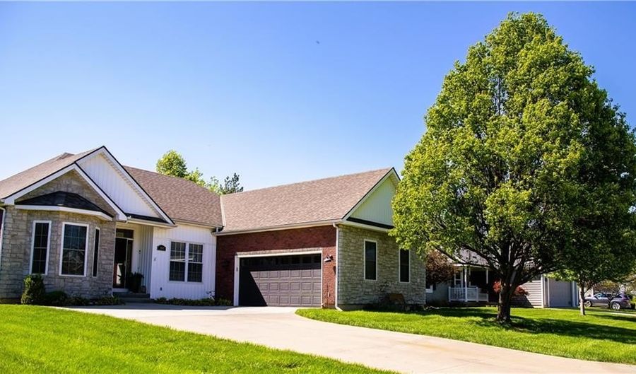 1906 160th Ter, Basehor, KS 66007 - 4 Beds, 4 Bath