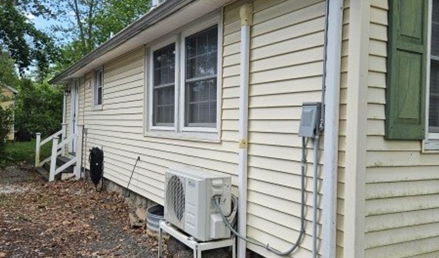 110 Breakneck Rd, Alloway, NJ 07422 - 2 Beds, 1 Bath