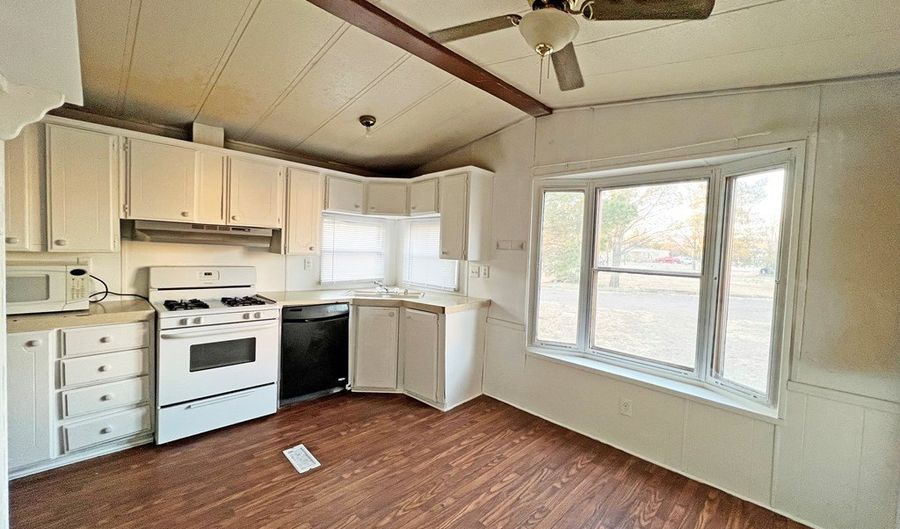 1407 N 8th St, Alpine, TX 79830 - 2 Beds, 1 Bath