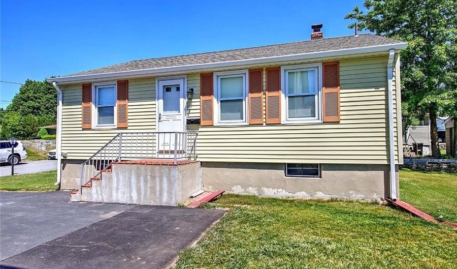 9 Custer Ave, Johnston, RI 02919 - 2 Beds, 1 Bath