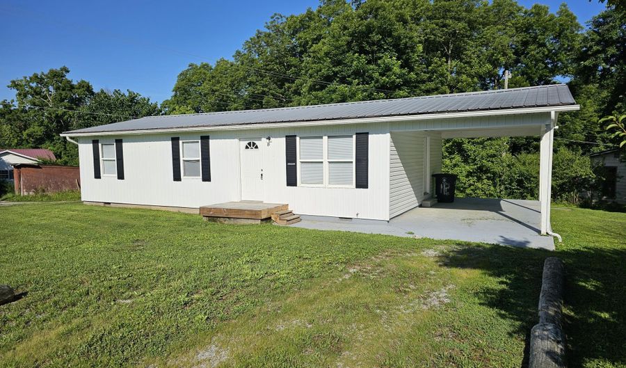 112 Ray St, Athens, TN 37303 - 3 Beds, 1 Bath
