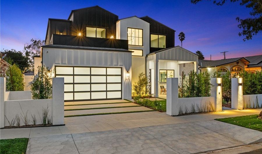 5945 Hesperia Ave, Encino, CA 91316 - 5 Beds, 6 Bath