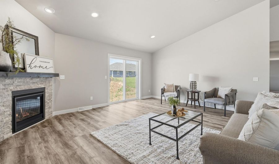 5749 N SEQUOIA Dr, Appleton, WI 54913 - 4 Beds, 3 Bath