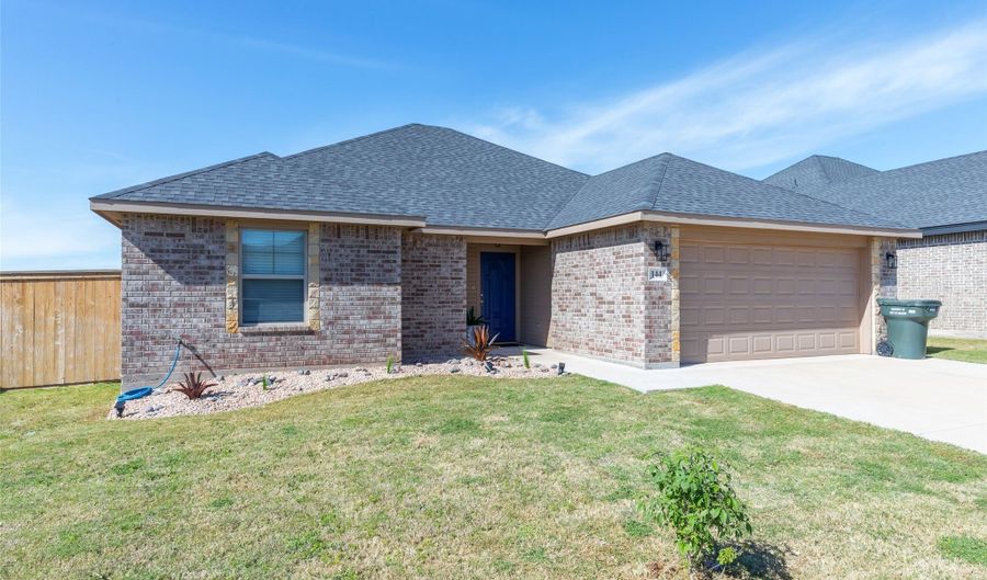 144 Carriage Hills Pkwy, Abilene, TX 79602 - 3 Beds, 2 Bath