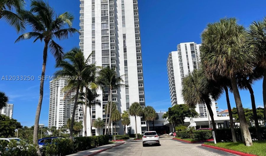 20505 E Country Club Dr 734, Aventura, FL 33180 - 2 Beds, 2 Bath