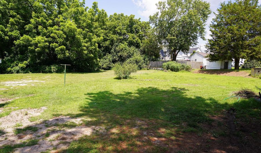 533 E 4TH St, Laurel, DE 19956 - 2 Beds, 1 Bath