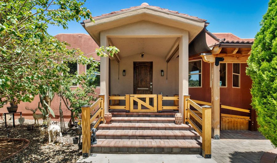 2050 S HILLCREST Dr, Camp Verde, AZ 86322 - 3 Beds, 4 Bath