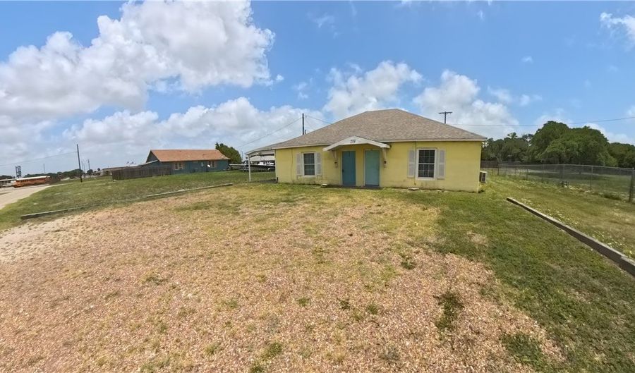 219 7th St S B, Aransas Pass, TX 78336 - 2 Beds, 1 Bath