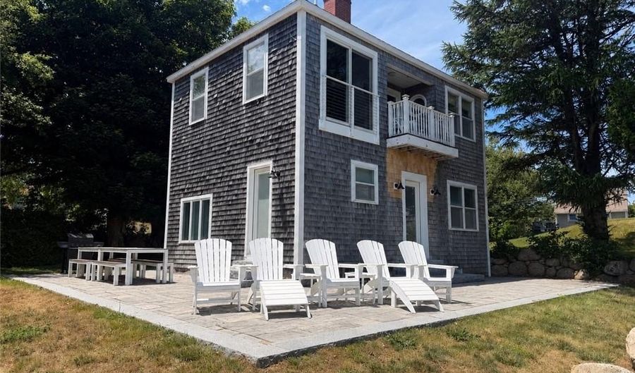 907 Coast Guard Rd, Block Island, RI 02807 - 3 Beds, 2 Bath