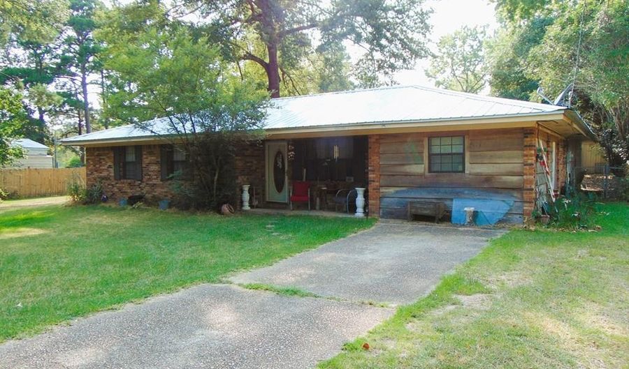1055 Loom St, Wesson, MS 39191 - 4 Beds, 1 Bath