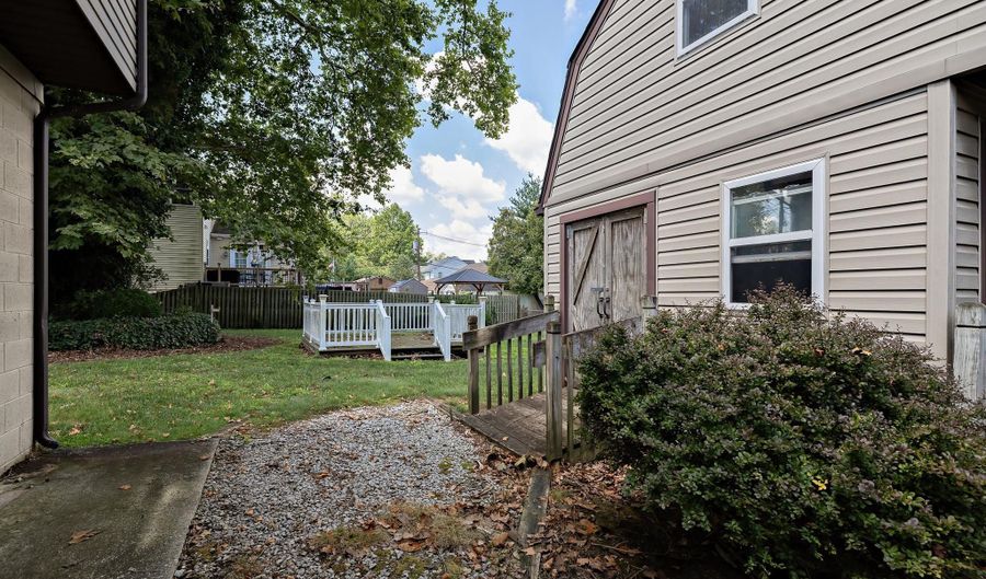 325 ALBANY Ave, Barrington, NJ 08007 - 2 Beds, 2 Bath