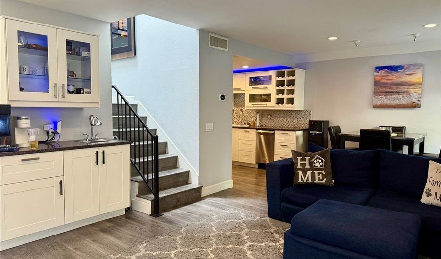 5291 Colodny Dr 5, Agoura Hills, CA 91301 - 2 Beds, 3 Bath