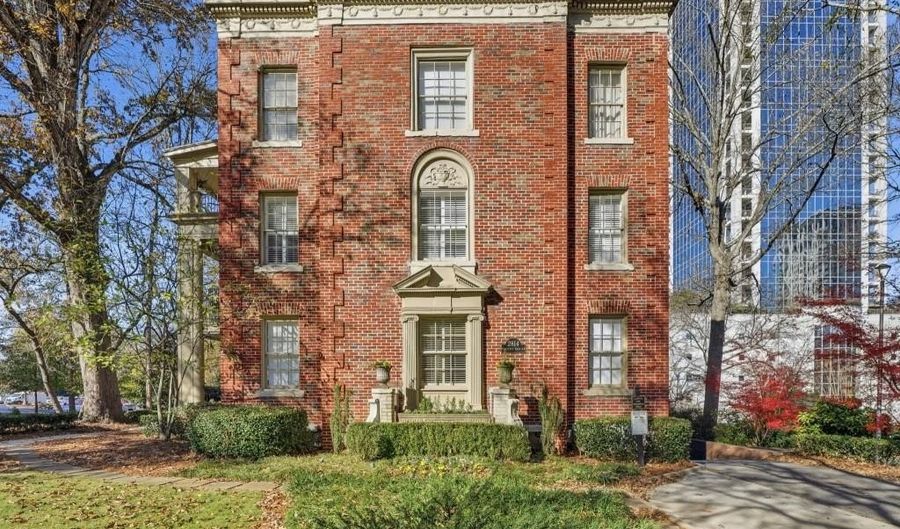 2814 Peachtree Rd NW 4, Atlanta, GA 30305 - 2 Beds, 1 Bath