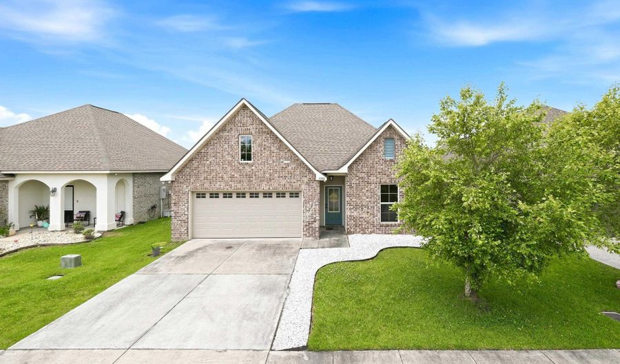 4792 Viola Farms Dr, Addis, LA 70710 - 4 Beds, 3 Bath