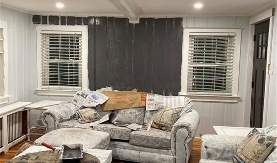 42 Dixon St, Newport, RI 02840 - 5 Beds, 2 Bath