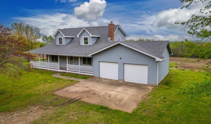 13827 SW 81st St, Auburn, KS 66402 - 3 Beds, 3 Bath