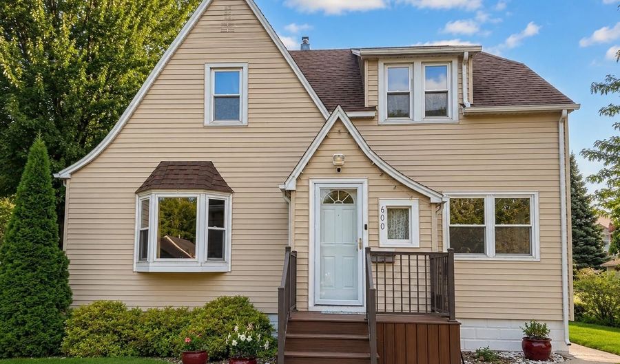 600 8th St SW, Austin, MN 55912 - 4 Beds, 2 Bath