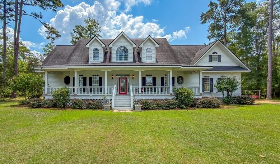 501 River Oaks Dr, Bainbridge, GA 39817 - 4 Beds, 4 Bath